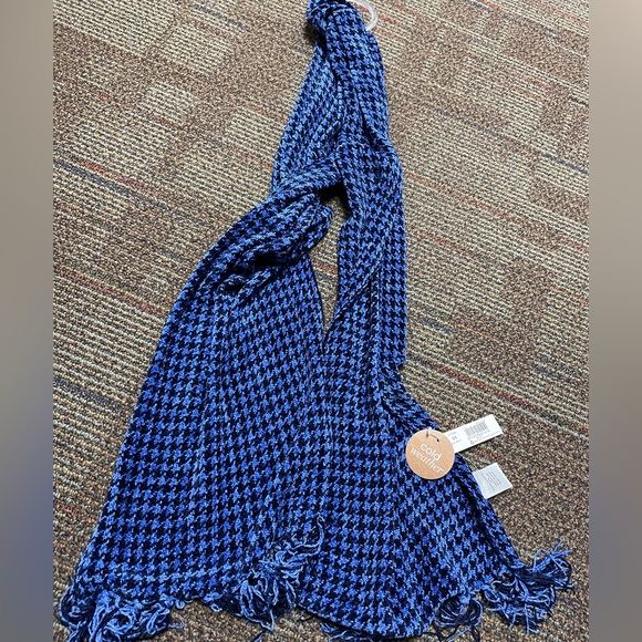 NWT Scarf - Picture 1 of 2